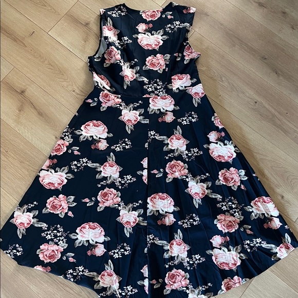 Rose print v neck sleeveless formal dress - Picture 5 of 7